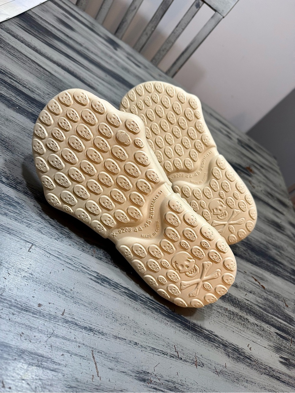 ☠️ Men’s Size 12 Skull Slide Sandals in Cream New without Tags 💀 - Picture 8 of 10